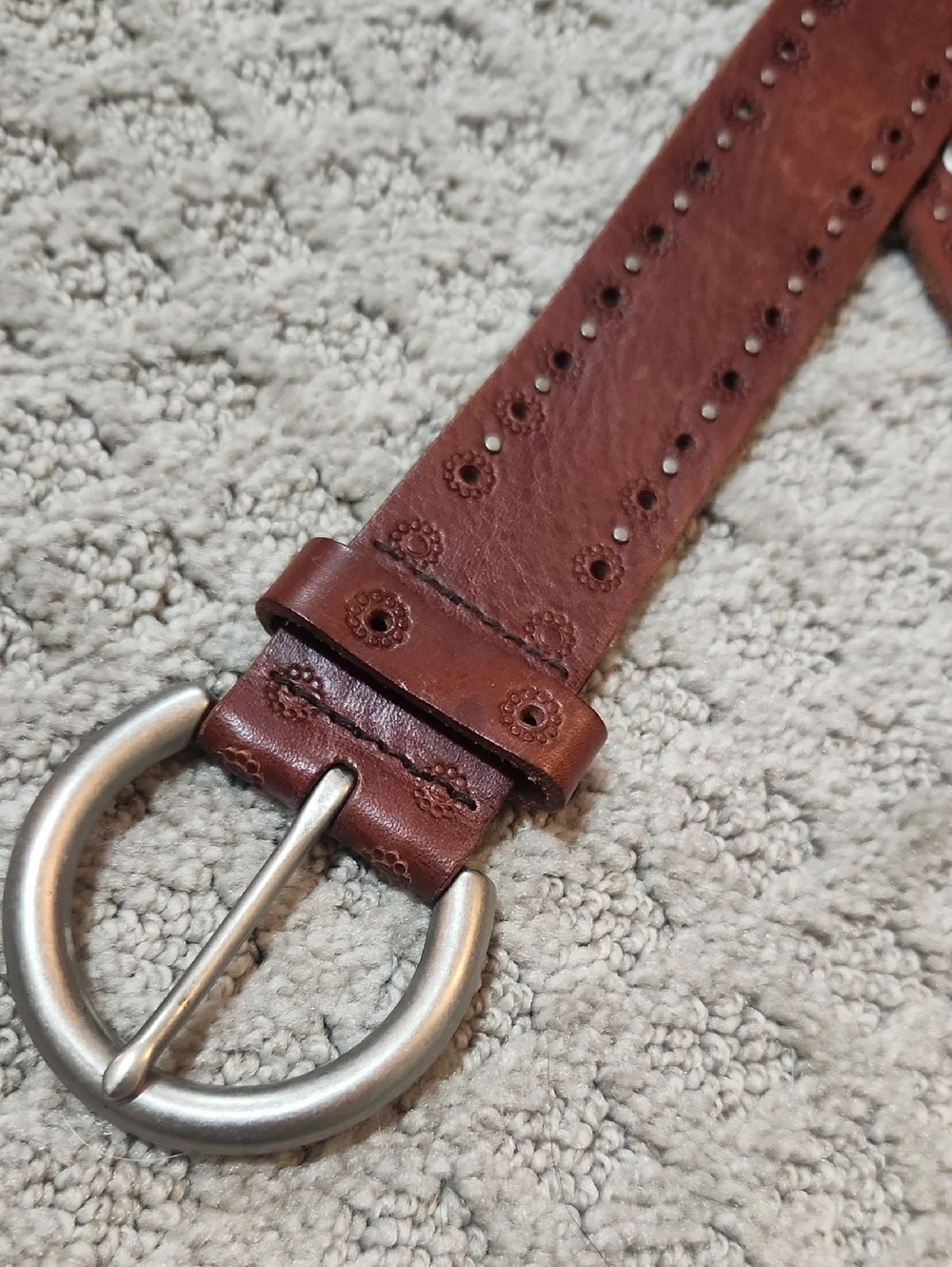 Fossil Brown Leather Studded Belt with Round Silver Buckle Size Medium